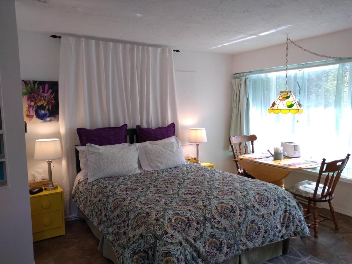 At Nautica Tigh Private Keypad Entrances Bed & Breakfast Qualicum Beach Dış mekan fotoğraf